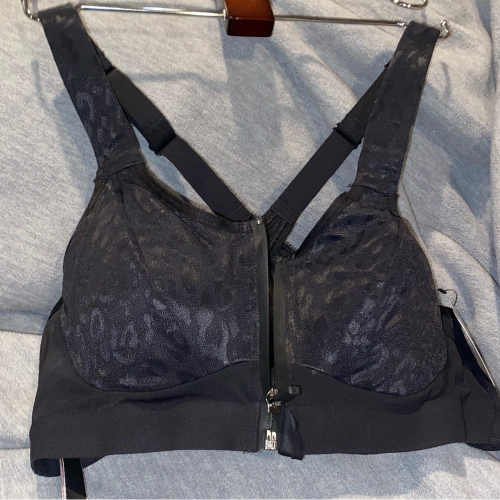 NWT Victoria's Secret Black Sports Bra with Leopard Pattern